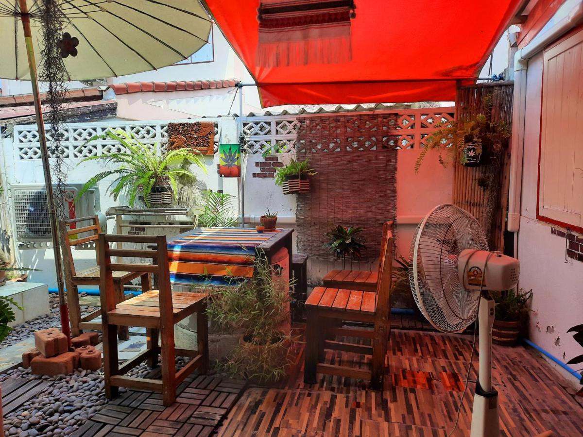 Thaimex Cafe & Homestay Backpackers- Adults Only Prachuap Khiri Khan Dış mekan fotoğraf