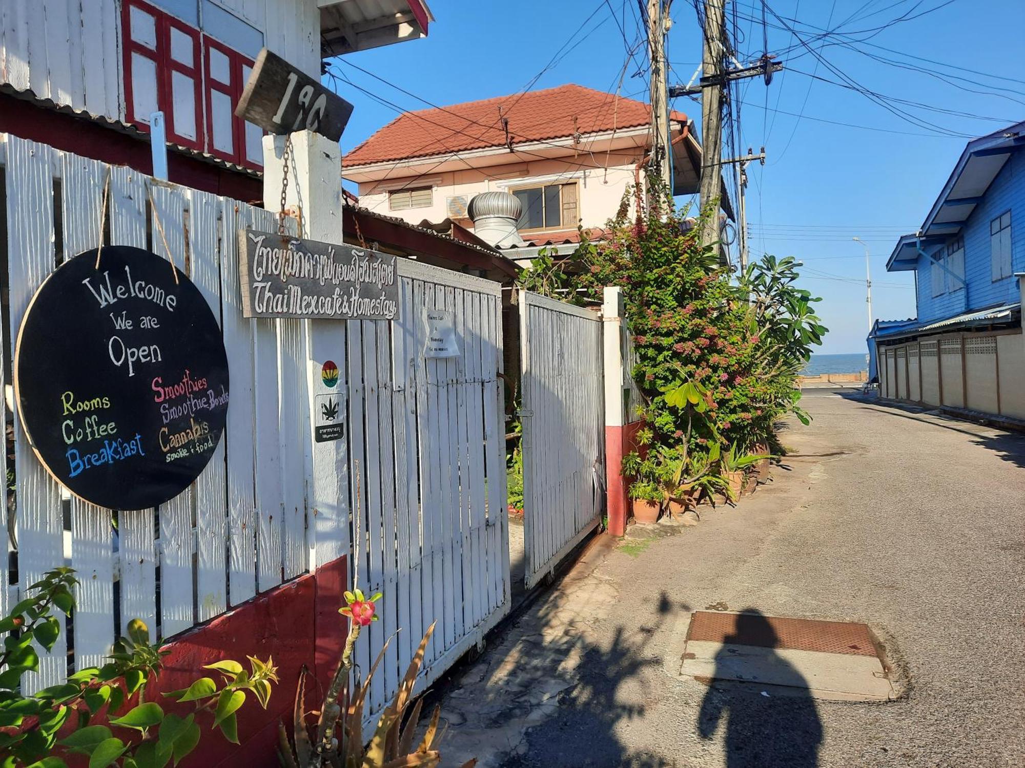 Thaimex Cafe & Homestay Backpackers- Adults Only Prachuap Khiri Khan Dış mekan fotoğraf